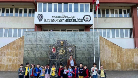 Minik öğrenciler polis haftasını kutladı