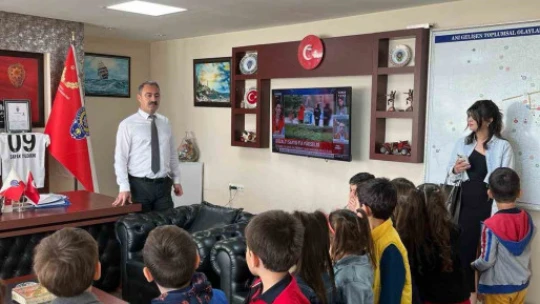 Minik öğrenciler polis haftasını kutladı