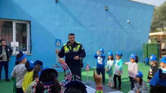 Minik öğrenciler trafik kurallarını eğlenerek öğrendi