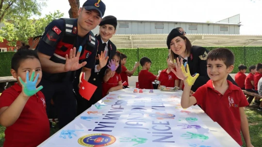 Minik öğrencilere jandarma tanıtıldı