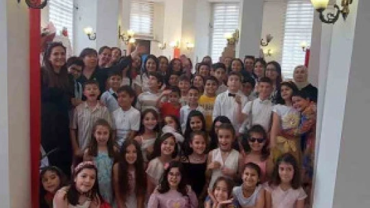 Minik sanatçılardan 'ıslak keçe' sergisi