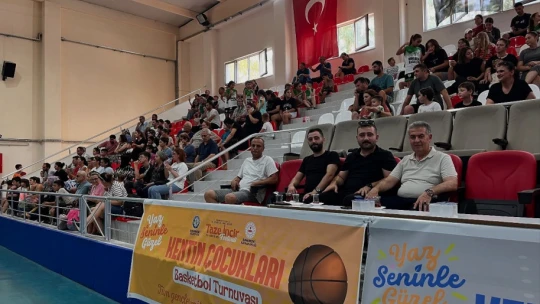 Minikler basketbol turnuvasında ter döktü