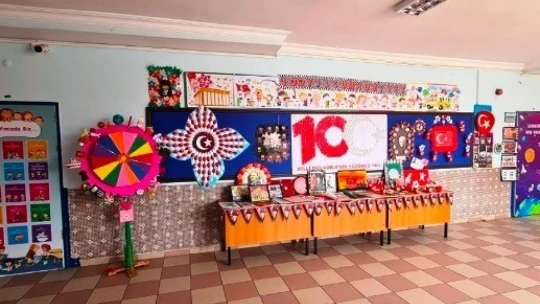 Minikler, çevrenin önemine hazırladıkları defile ile dikkat çekti