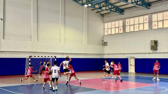 Minikler Hentbol Türkiye Şampiyonası Aydın'da başladı