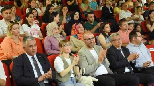 Miniklerin geri dönüşüm defilesi tam not aldı