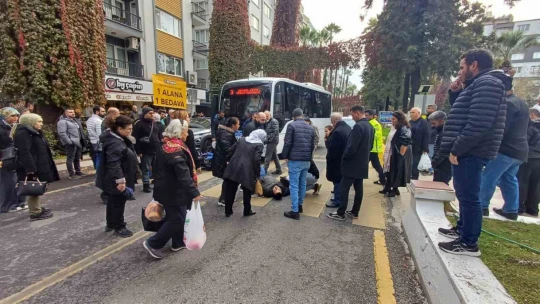 Motosiklet halk otobüsü ile çarpıştı: 1 yaralı