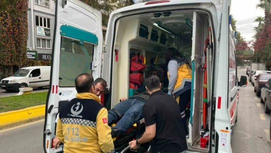 Motosiklet halk otobüsü ile çarpıştı: 1 yaralı