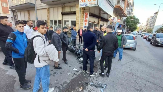 Motosiklet ile otomobil çarpıştı: 1 yaralı
