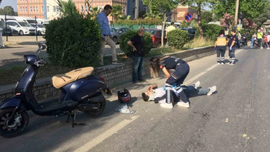 Motosiklet yayaya çarptı: 2 yaralı