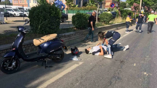 Motosiklet yayaya çarptı: 2 yaralı
