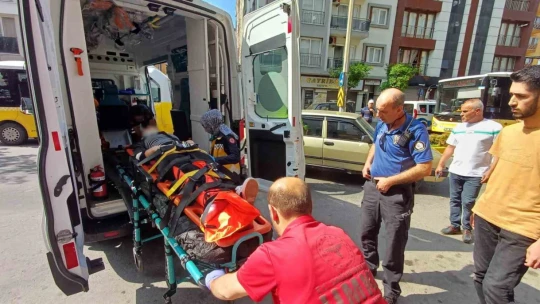 Motosikletle otomobil çarpıştı: 1 yaralı