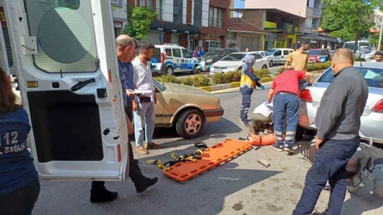 Motosikletle otomobil çarpıştı: 1 yaralı