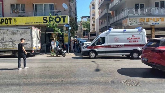 Motosikletle otomobil çarpıştı: 1 yaralı