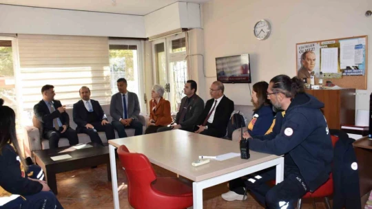 Müdür Şenkul, acil sağlık personellerini unutmadı