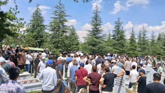 Müftü Yorulmaz'ın oğlu son yolculuğuna uğurlandı