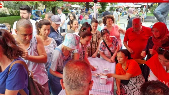Muğla'da aşure ayı etkinlikleri devam ediyor, pazara gelenlerin ağzı tatlandı
