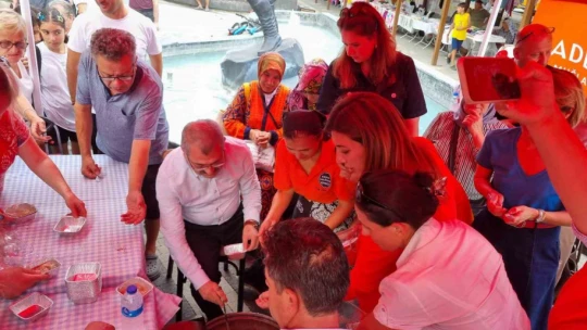 Muğla'da aşure ayı etkinlikleri devam ediyor, pazara gelenlerin ağzı tatlandı