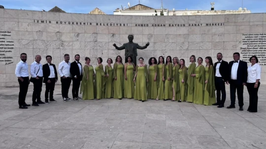 Müzik öğretmenleri İzmir'den ödülle döndü