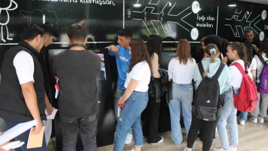 Narko Tır, öğrencilerin akınına uğradı