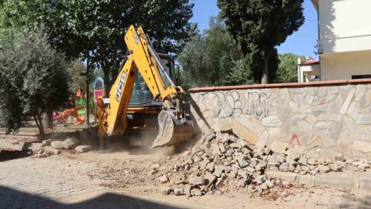 Nazilli Belediyesi altyapı sonrası deforme olan yolları yeniliyor