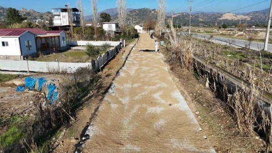 Nazilli Belediyesi Arslanlı'da yol çalışmalarını tamamladı