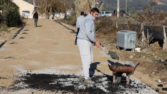 Nazilli Belediyesi Arslanlı'da yol çalışmalarını tamamladı