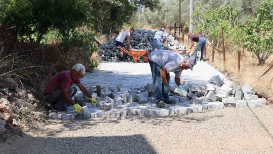 Nazilli Belediyesi Bozyurt'ta yolları yeniliyor