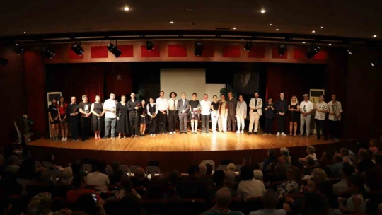 Nazilli Belediyesi Büyükler Tiyatro Grubu gösterisi ilgi gördü