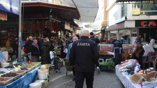 Nazilli Belediyesi çarşı esnafına çöp poşeti dağıttı