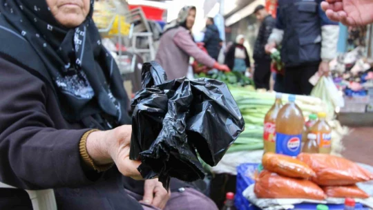 Nazilli Belediyesi çarşı esnafına çöp poşeti dağıttı