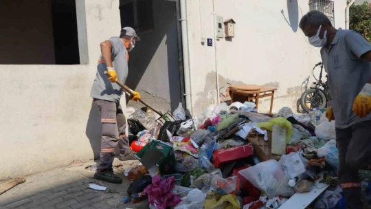 Nazilli Belediyesi çöp evi temizledi: '4 kamyon çöp çıktı'