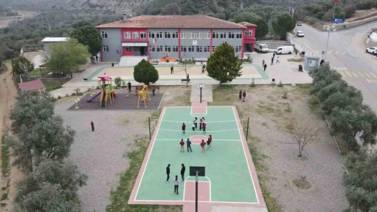 Nazilli Belediyesi Demirciler Mahallesi'ndeki yeni yol yapım çalışmalarını tamamladı