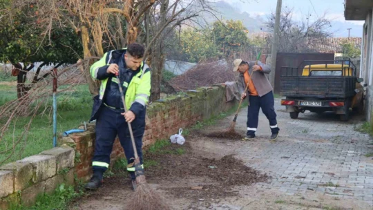 Nazilli Belediyesi ekipleri Dallıca'da temizlik çalışması gerçekleştirdi