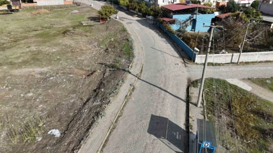 Nazilli Belediyesi ekipleri yol yenileme çalışmalarına devam ediyor