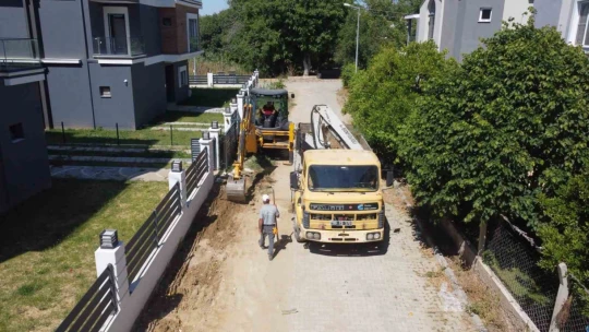 Nazilli Belediyesi İsabeyli'de yol çalışmalarını sürdürüyor