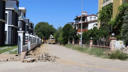 Nazilli Belediyesi İsabeyli'de yol çalışmalarını sürdürüyor