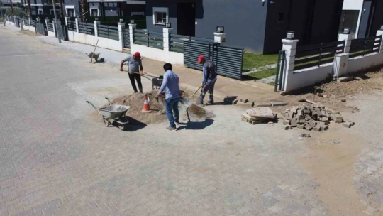 Nazilli Belediyesi İsabeyli'de yol çalışmalarını sürdürüyor