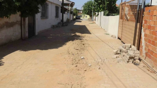 Nazilli Belediyesi İstiklal'de yolları yeniliyor