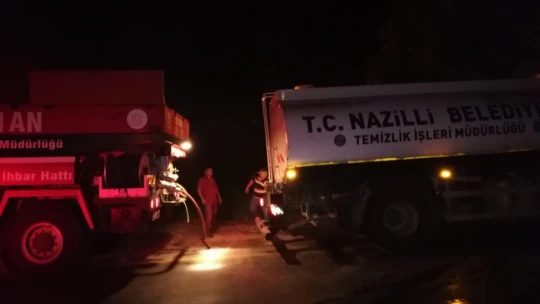 Nazilli Belediyesi Kahvederesi'ndeki yangına müdahale etti
