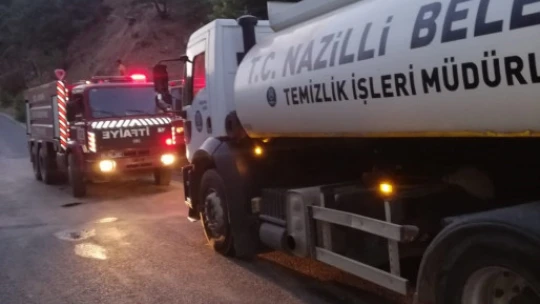 Nazilli Belediyesi Kahvederesi'ndeki yangına müdahale etti