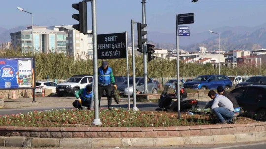 Nazilli Belediyesi karayolu üzerinde peyzaj çalışması başlattı