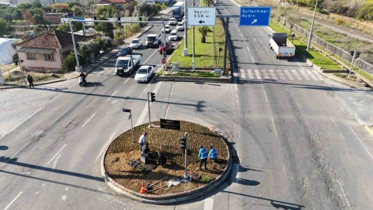 Nazilli Belediyesi karayolu üzerinde peyzaj çalışması başlattı