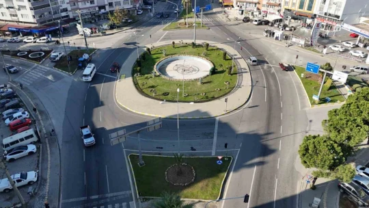 Nazilli Belediyesi karayolu üzerinde peyzaj çalışması başlattı
