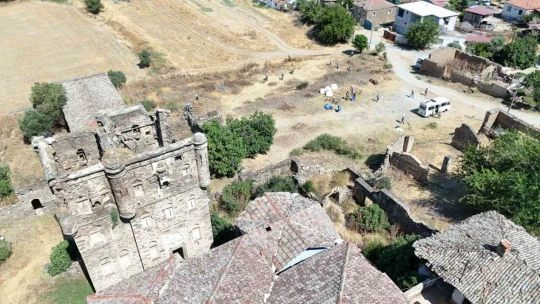Nazilli Belediyesi'nden Arpaz Kalesi'nde temizlik çalışması
