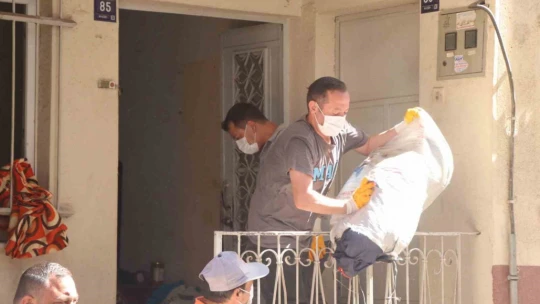 Nazilli Belediyesi'nden çöp eve müdahale