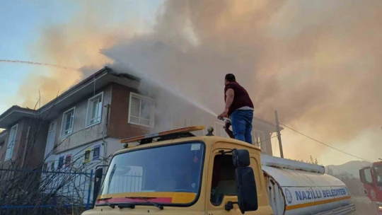 Nazilli Belediyesi'nden İsabeyli'deki yangının söndürme çalışmalarına destek
