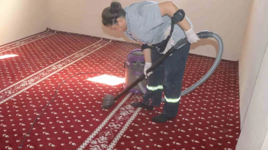 Nazilli Belediyesi'nden kapalı pazar mescitlerinde kapsamlı temizlik