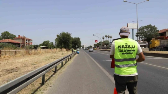 Nazilli Belediyesi'nin çalışmalarıyla karayolu temizlendi