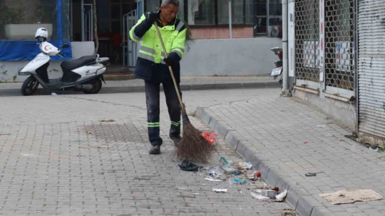 Nazilli Belediyesi'nin temizlik çalışmaları sürüyor