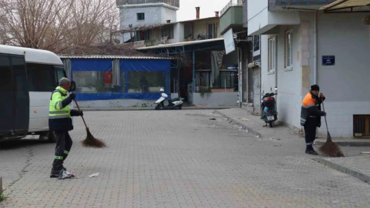 Nazilli Belediyesi'nin temizlik çalışmaları sürüyor